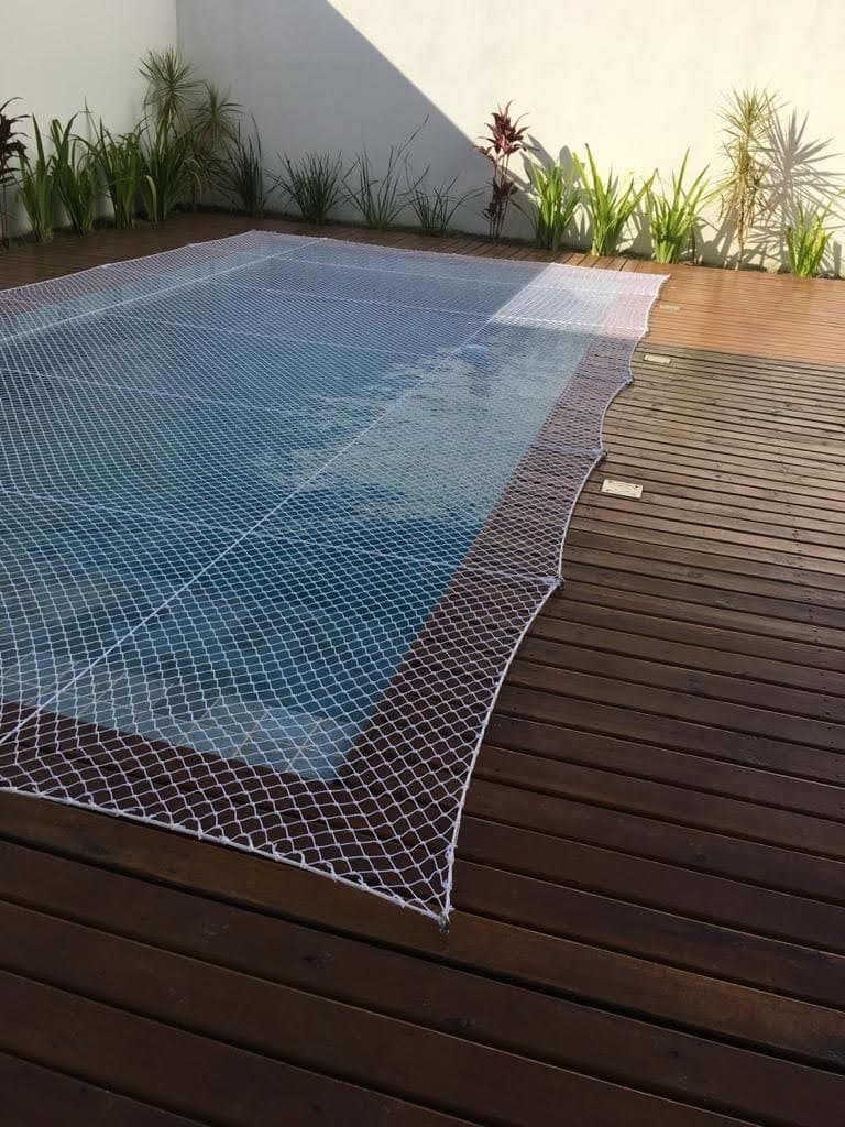 Rede de proteção para piscina